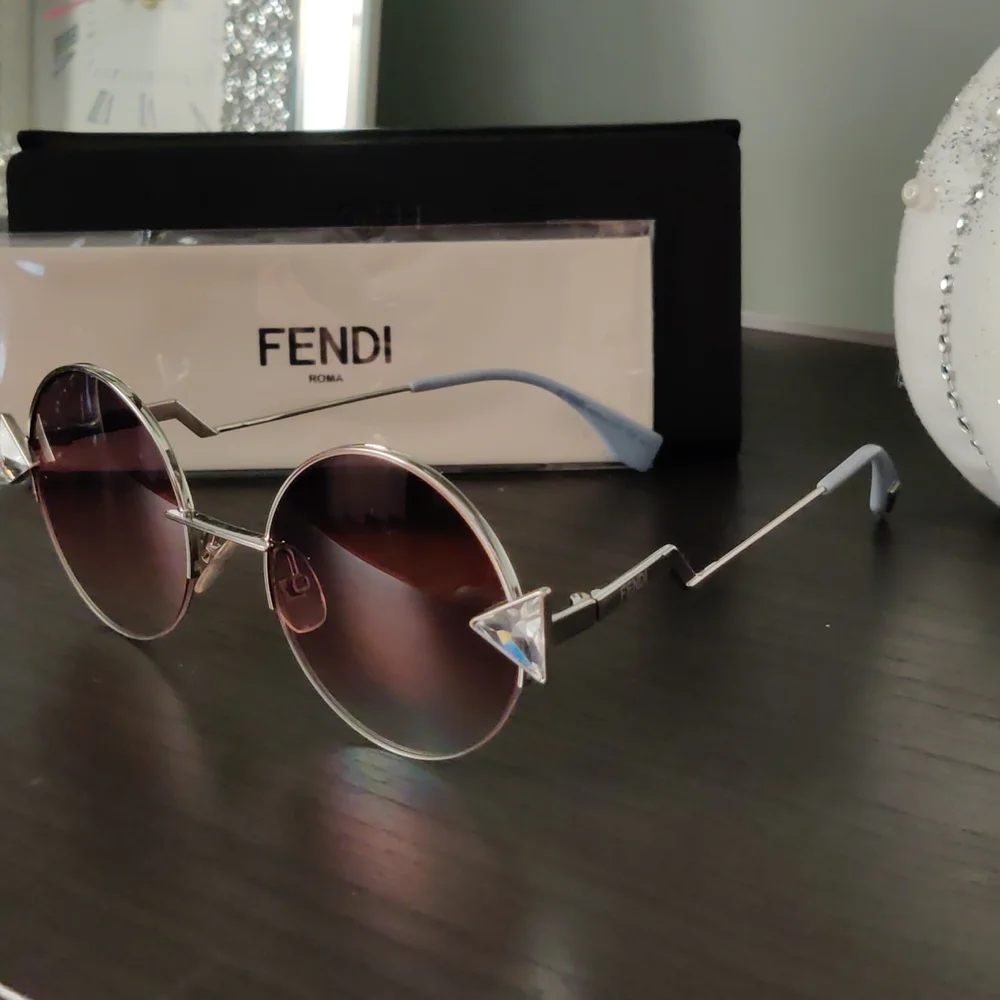 Gorgeous Authentic FENDI women sunglasses with crystals on the side - Picture 7 of 14